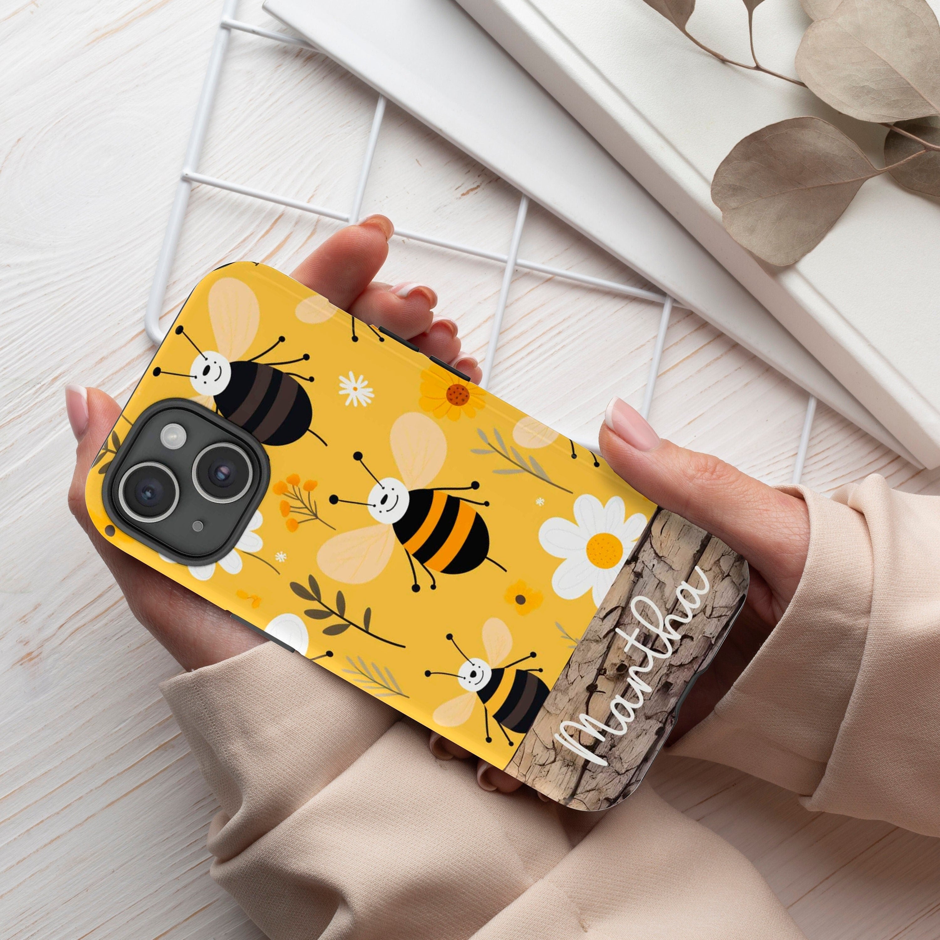 Personalized Honeycomb Bee Phone Case, Floral Bees Phone Case, Aesthetic Phone Case for iPhone 15 14 13 12 11 Pro Max Plus/Samsung Galaxy